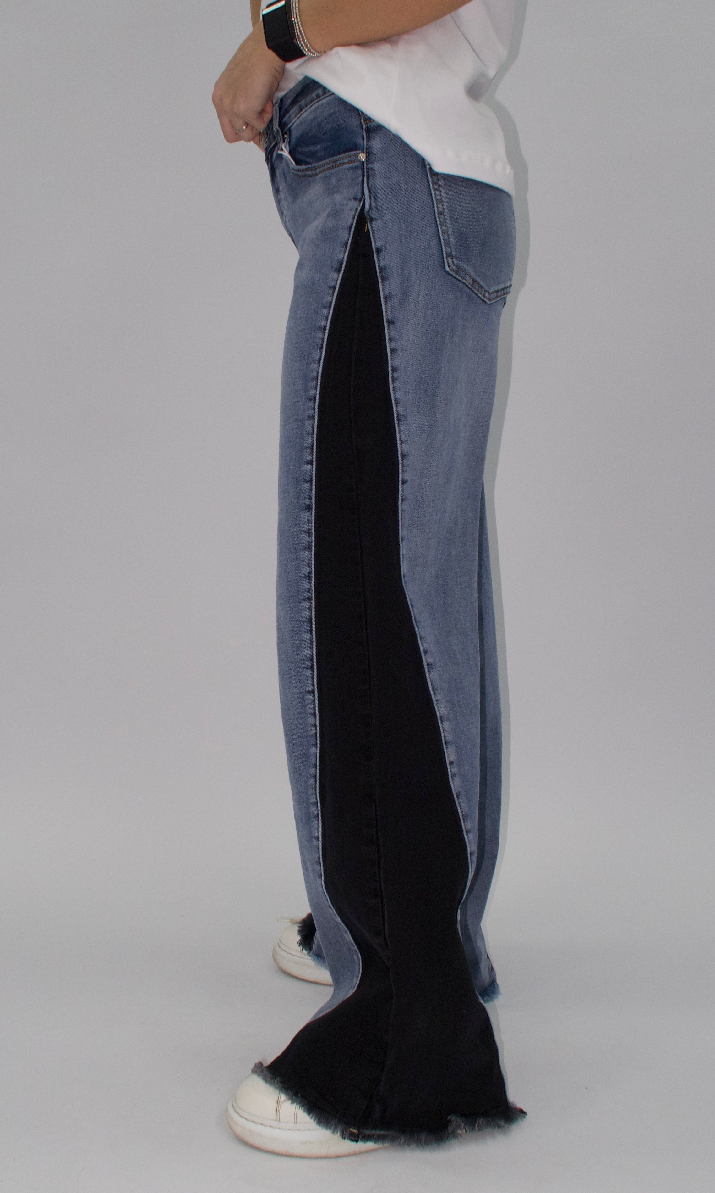 Wide-leg jeans with black detailing and a frayed hem