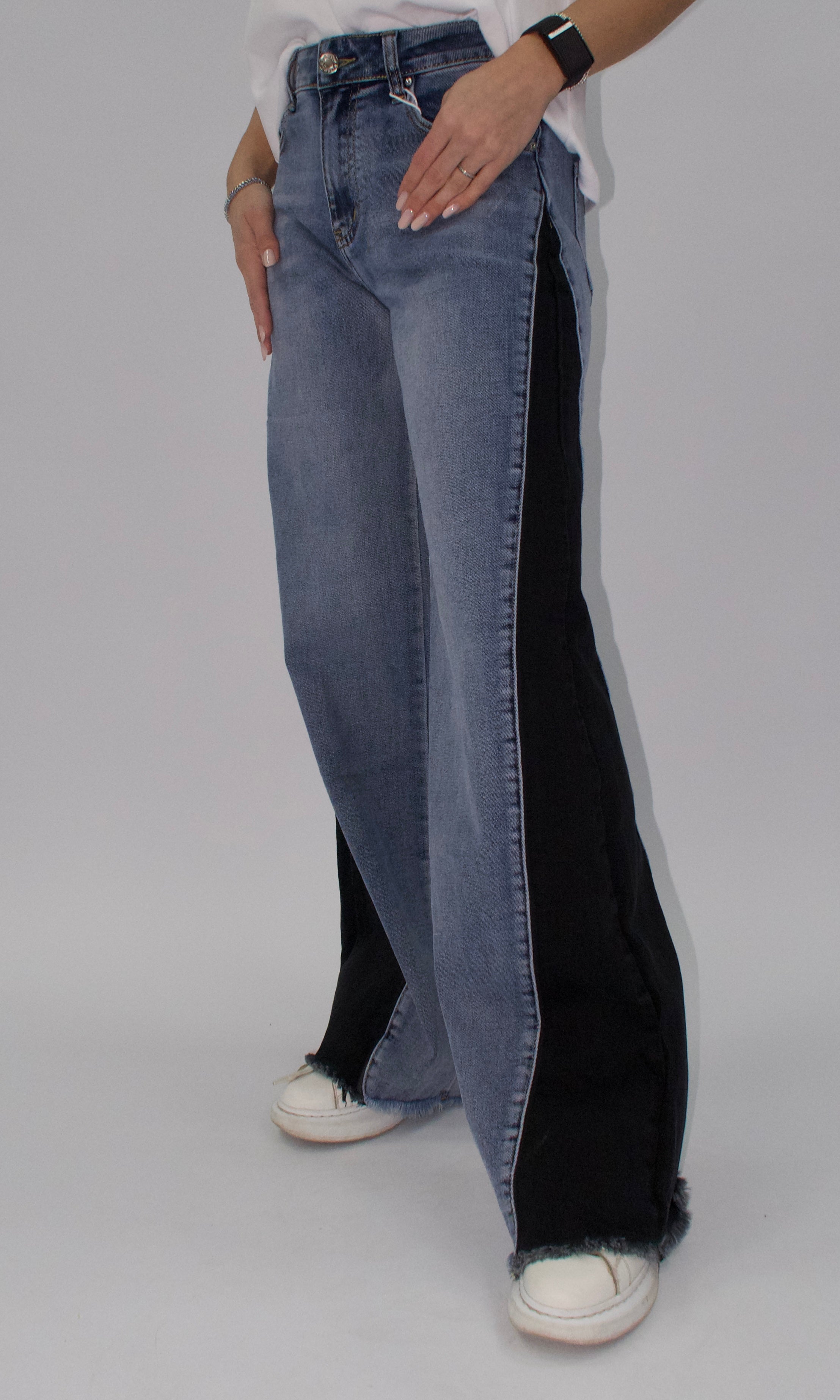 Wide-leg jeans with black detailing and a frayed hem